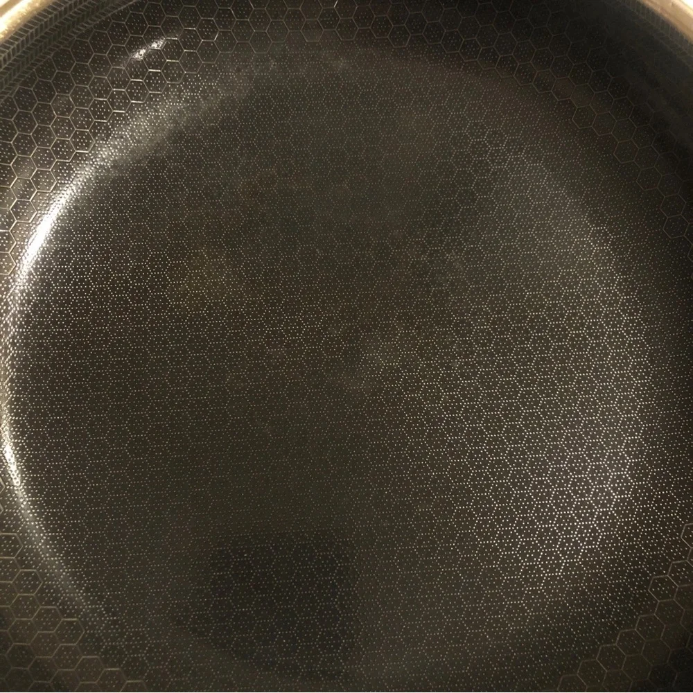 HEXCLAD 10 Inch Hybrid Stainless Steel Non-Stick Frying Pan with Lid - Picture 5 of 12